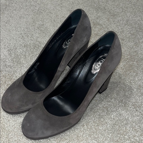 Tod's Gray Suede Heels Rounded Toe - Picture 2 of 7